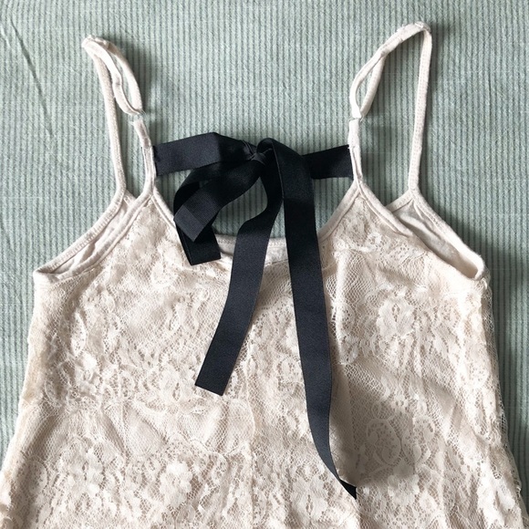 𝅺LAYERED lace tie back tank - Picture 2 of 10